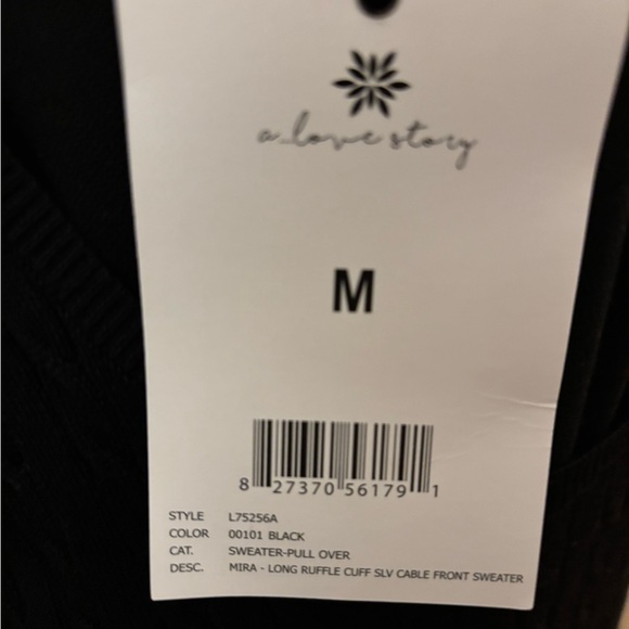 Chic Black Blouse with Patterned Sheer Sleeves - Picture 5 of 5